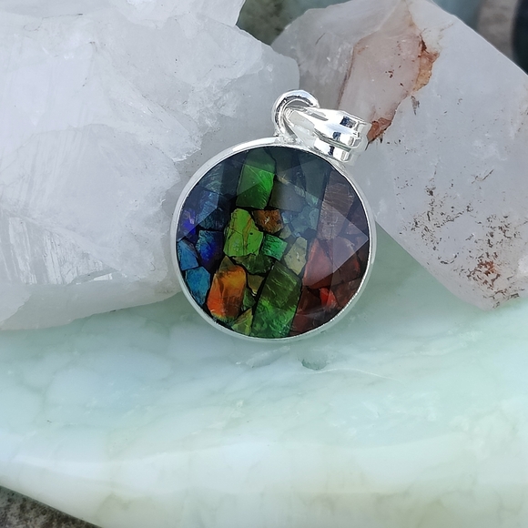 Canadian Ammolite & Sterling Silver pendant - Picture 9 of 12